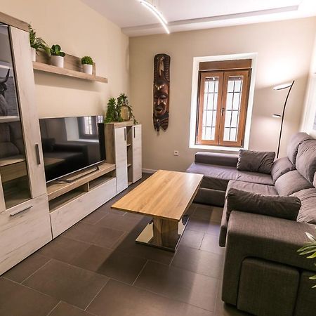 하엔 Centrico Y Moderno Con Piscina Y Parking 아파트 외부 사진